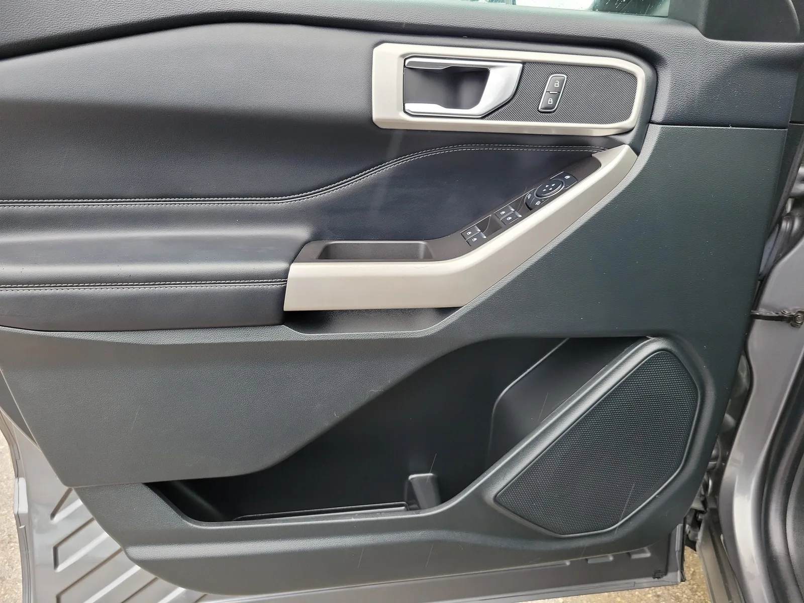 2024 Ford Explorer XLT photo 28