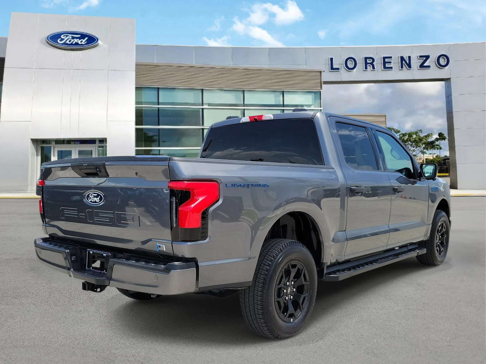 2025 Ford F-150 Lightning XLT 4WD photo 5