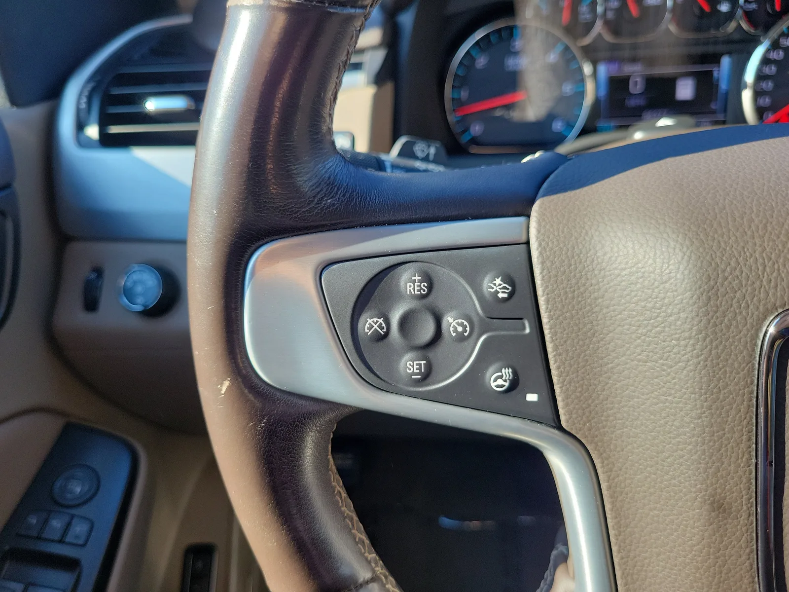 2019 GMC Yukon SLT photo 22