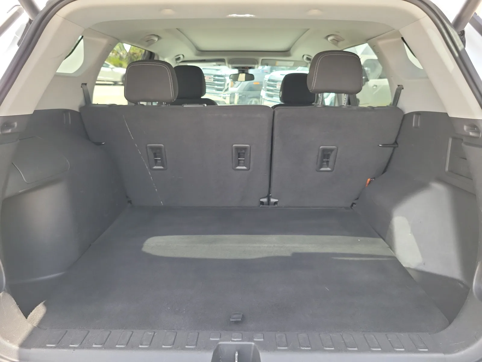 2023 GMC Terrain SLE photo 16