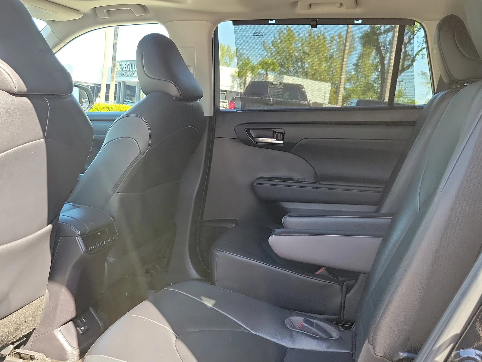 2023 Toyota Highlander L photo 14