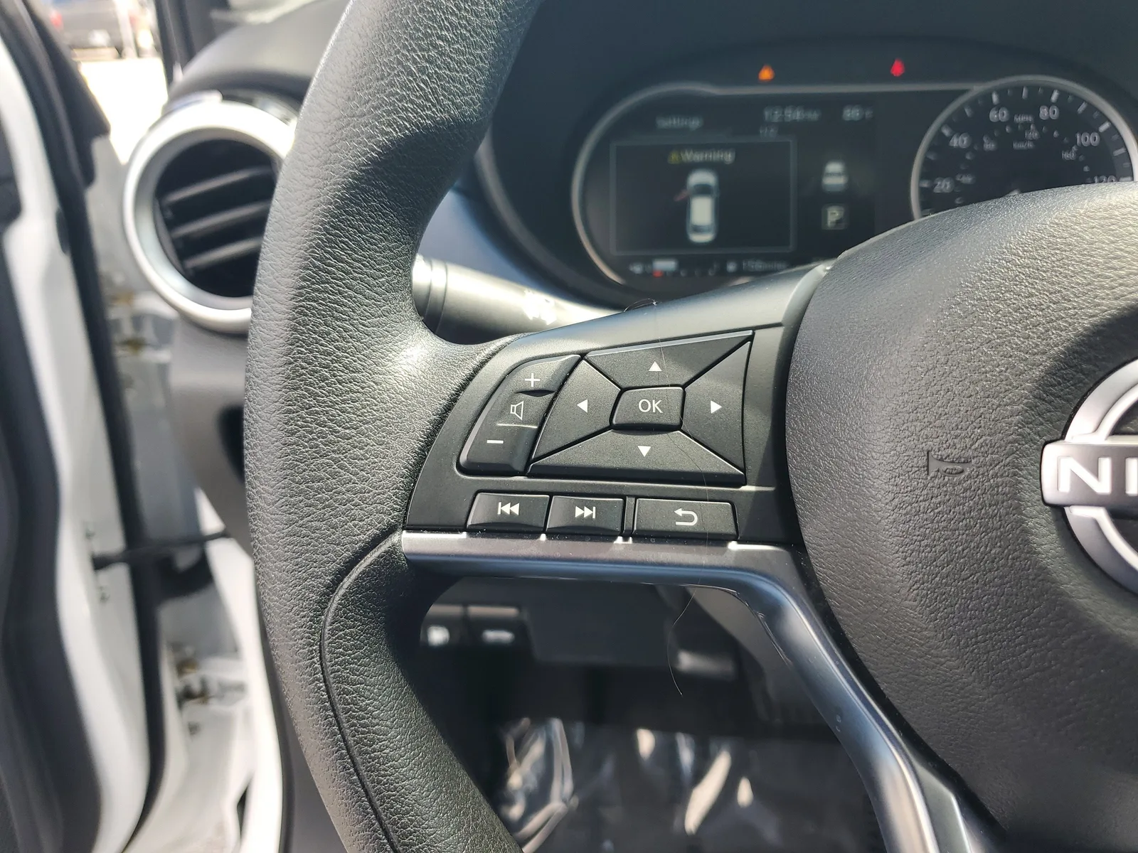 2025 Nissan Versa SV photo 19