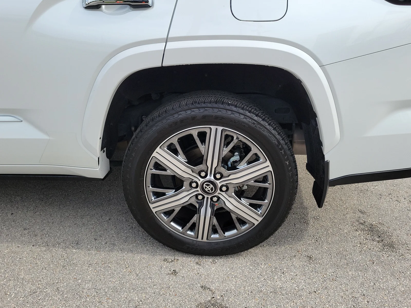 2025 Toyota Sequoia SR5 photo 27