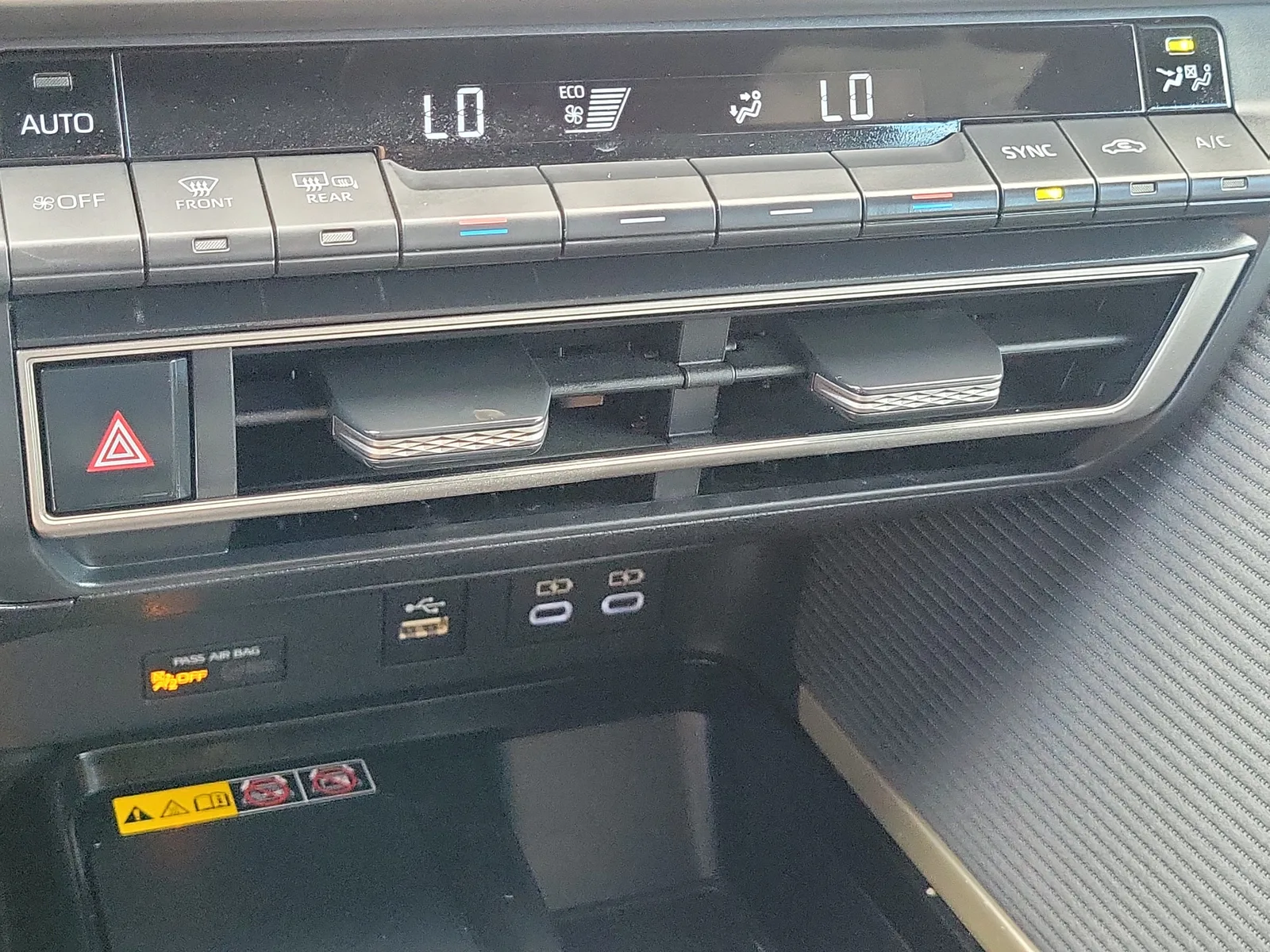 2025 Toyota Camry SE photo 24
