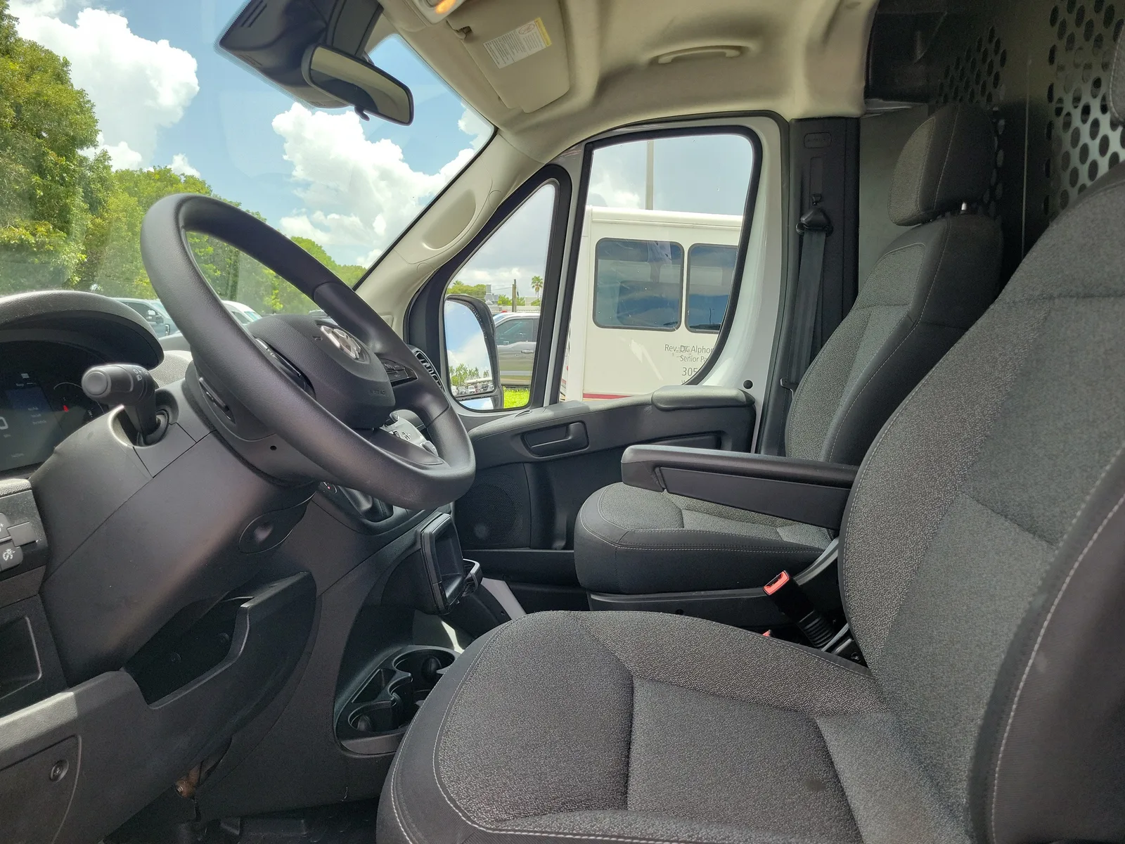 2025 RAM ProMaster Cargo Van Tradesman photo 18