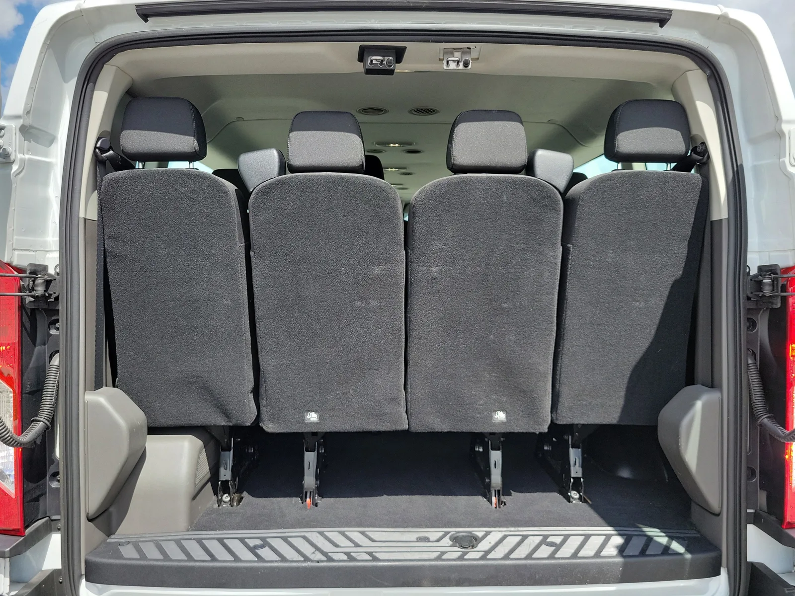 2025 Ford Transit Passenger Wagon XLT photo 14