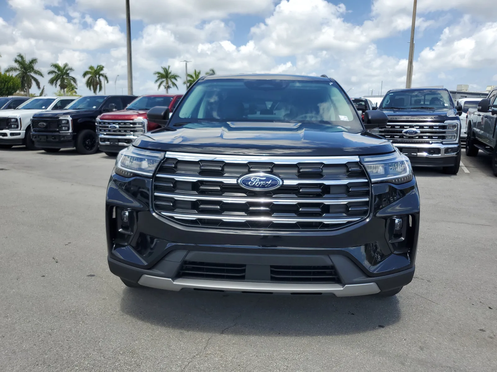 2025 Ford Explorer Active photo 2