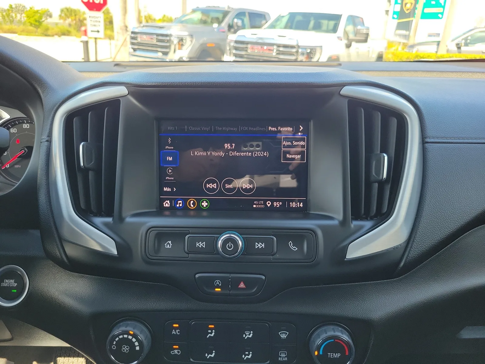 2024 GMC Terrain SLE photo 25