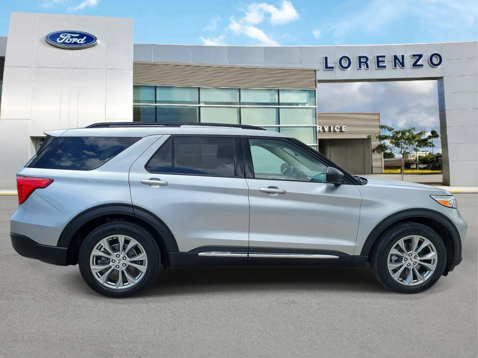 2024 Ford Explorer XLT photo 4