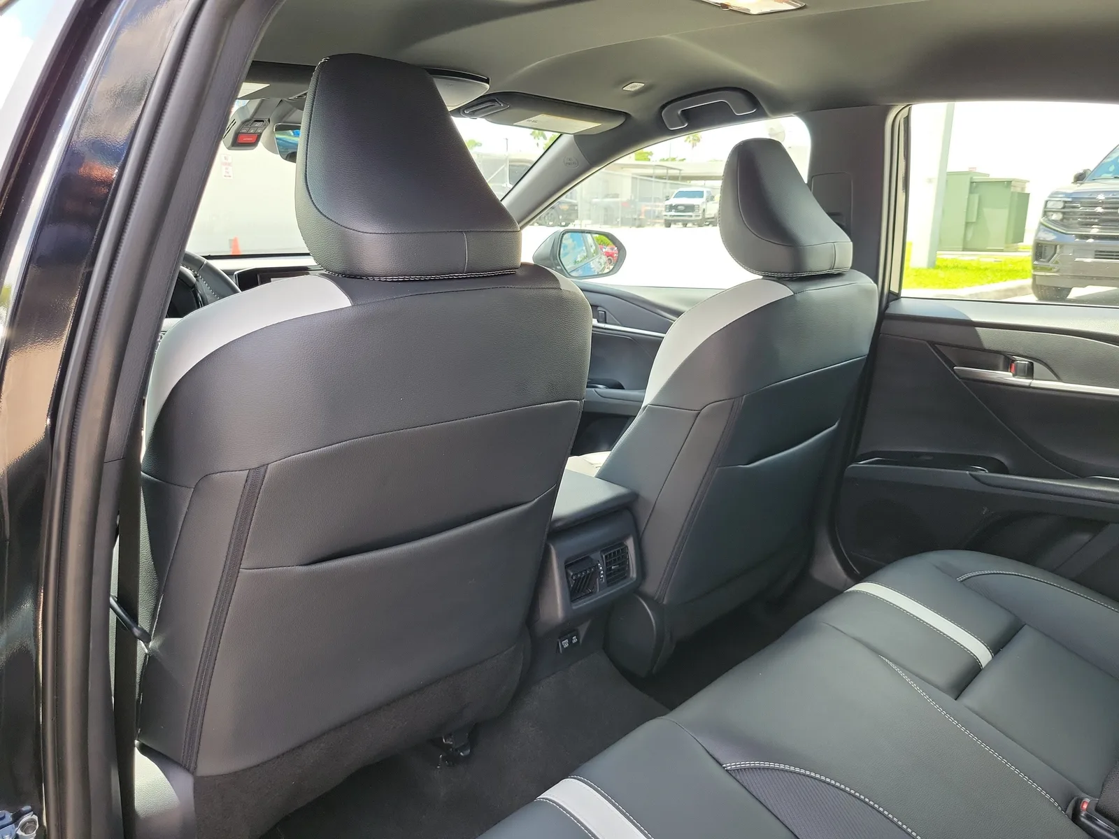 2026 Toyota Camry SE photo 14