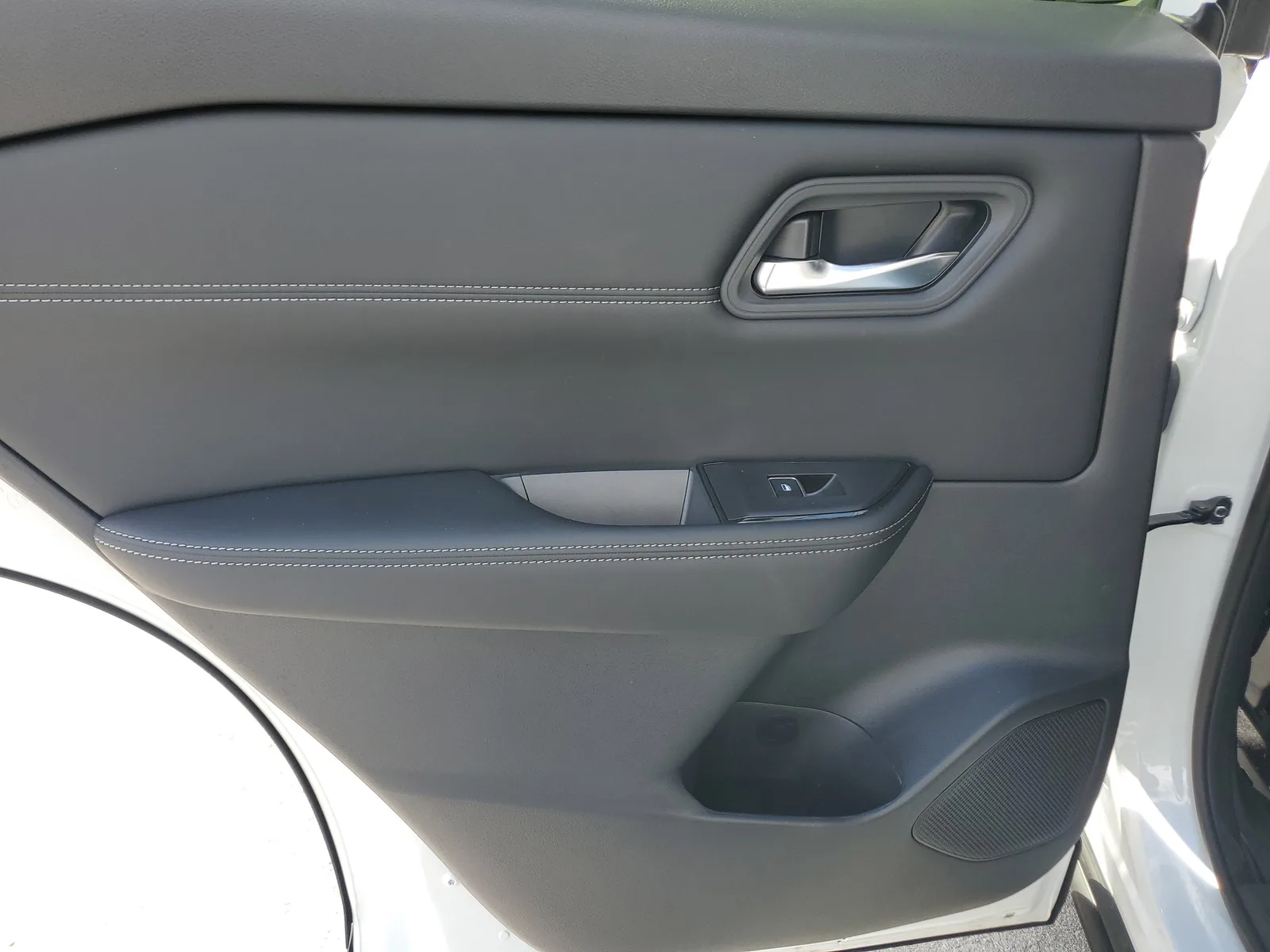 2025 Nissan Rogue SL photo 29