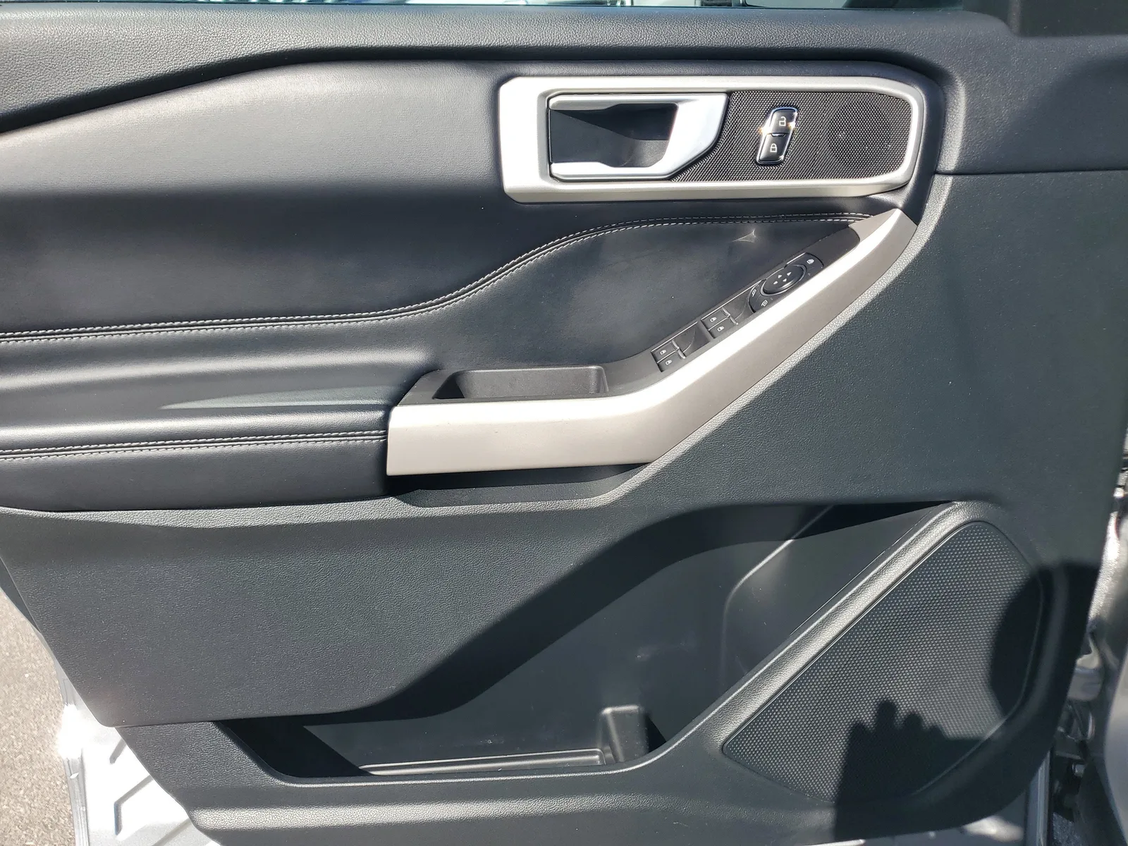 2023 Ford Explorer XLT photo 23
