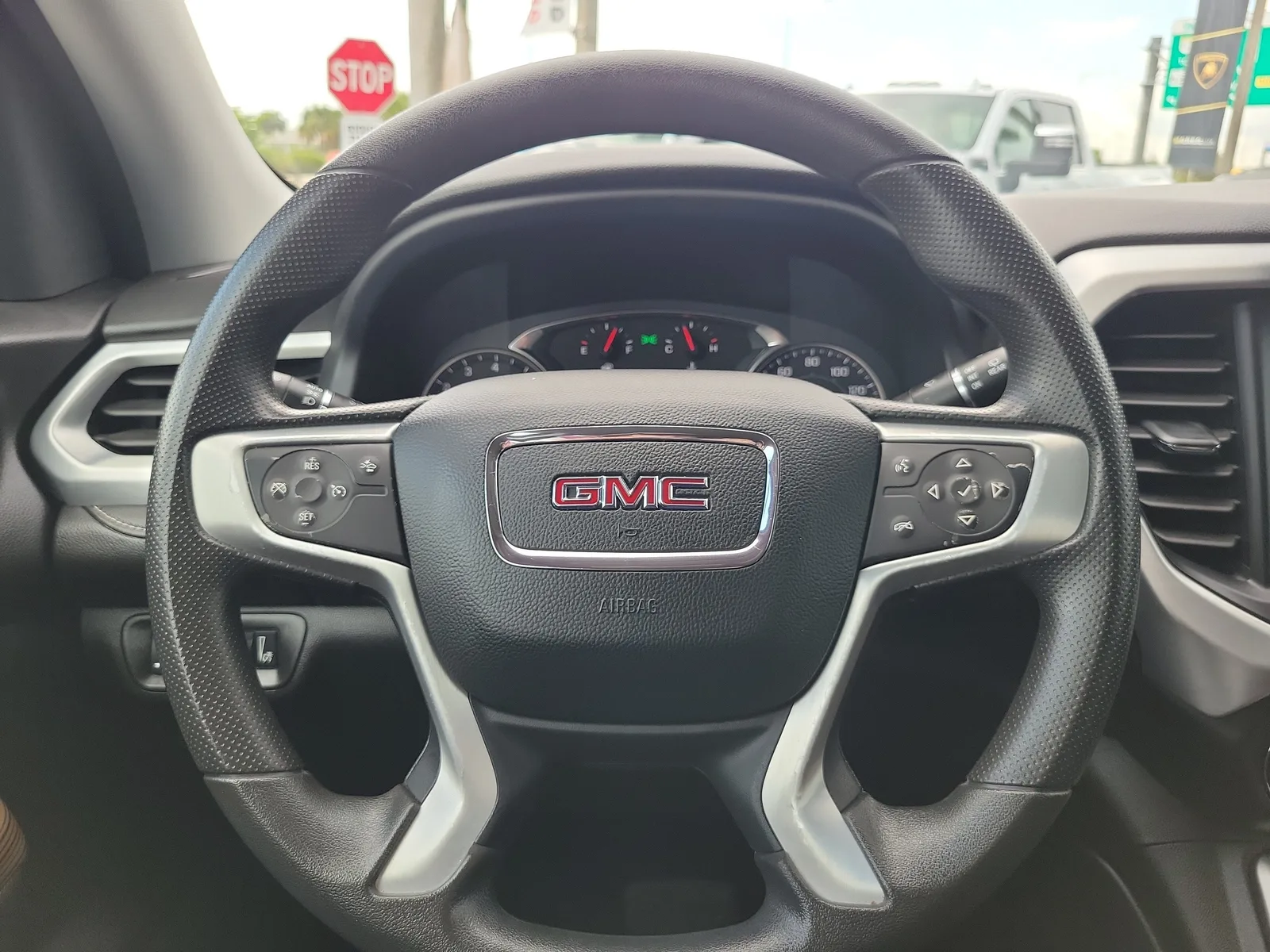 2023 GMC Acadia SLE photo 18