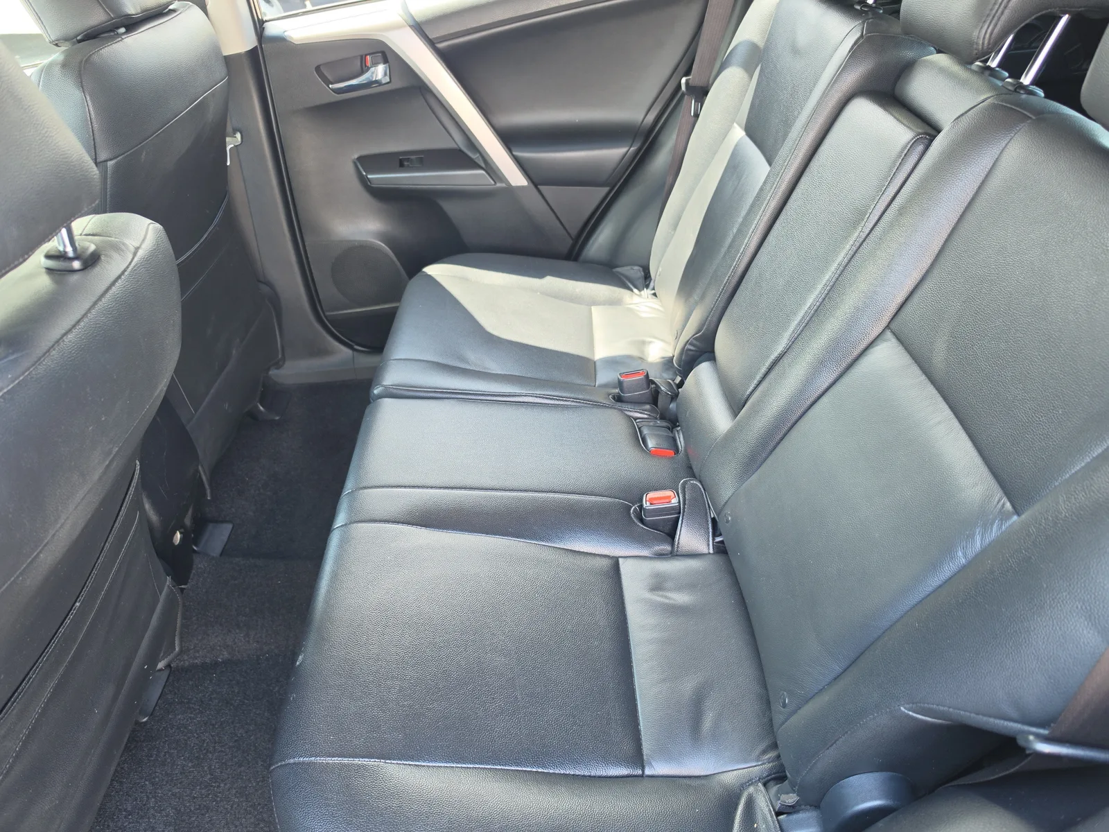 2017 Toyota RAV4 XLE photo 9