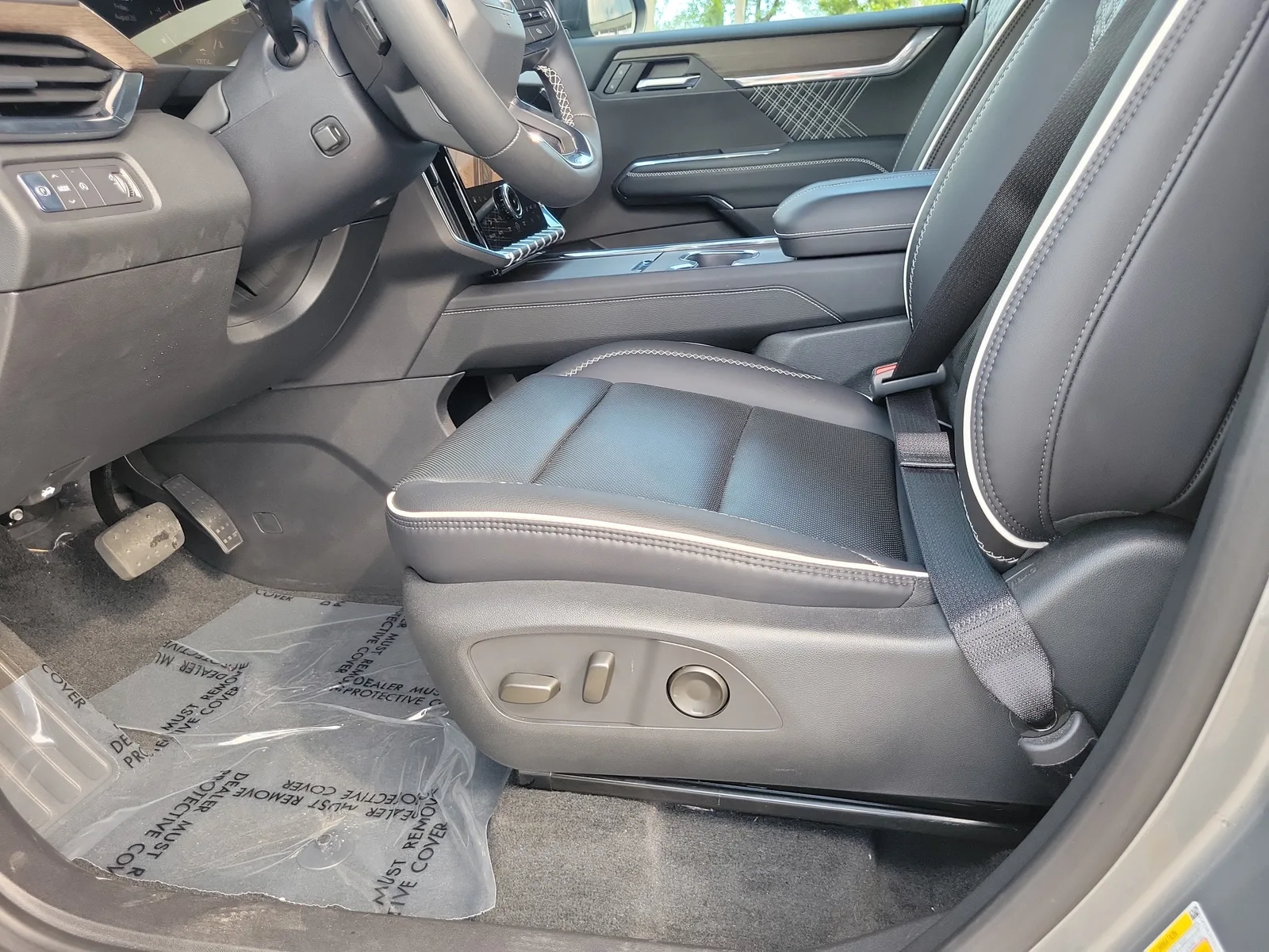 2025 GMC Acadia Denali photo 13