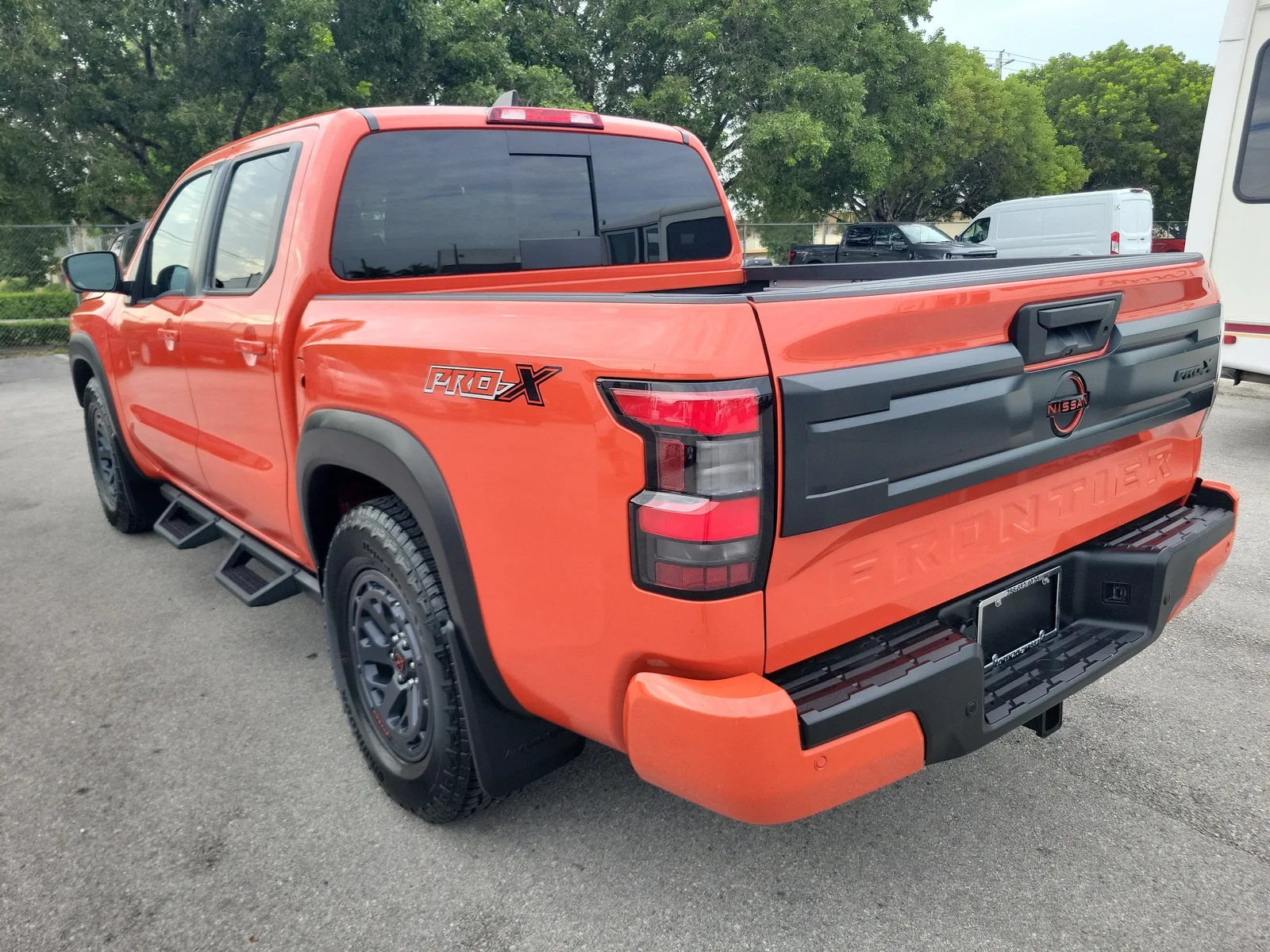 2025 Nissan Frontier Crew Cab PRO-X® photo 7