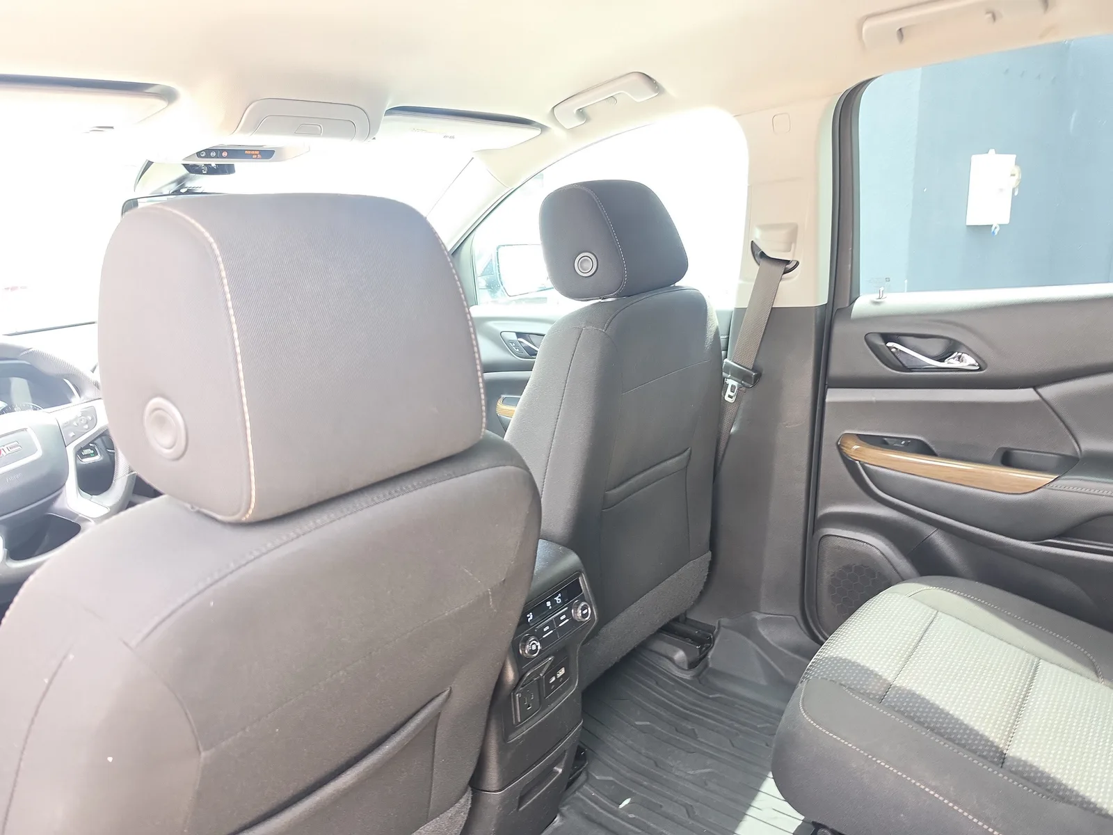 2022 GMC Acadia SLE photo 12