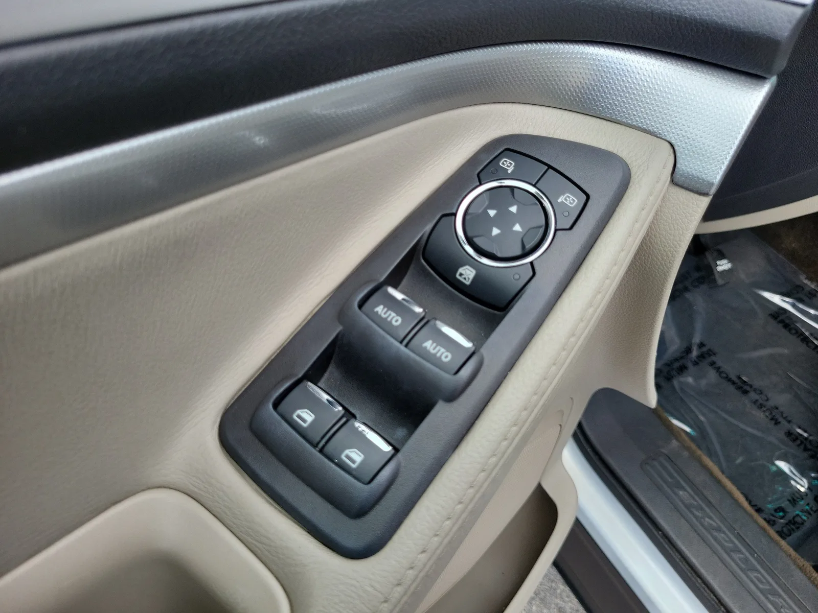 2013 Ford Explorer XLT photo 28