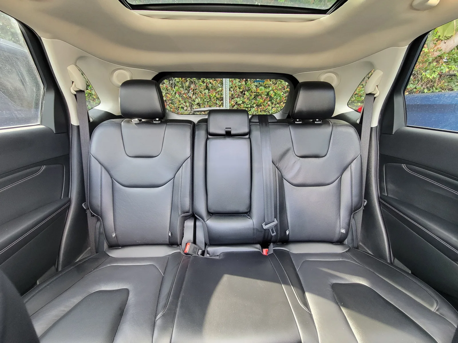 2022 Ford Edge Titanium 4WD photo 16
