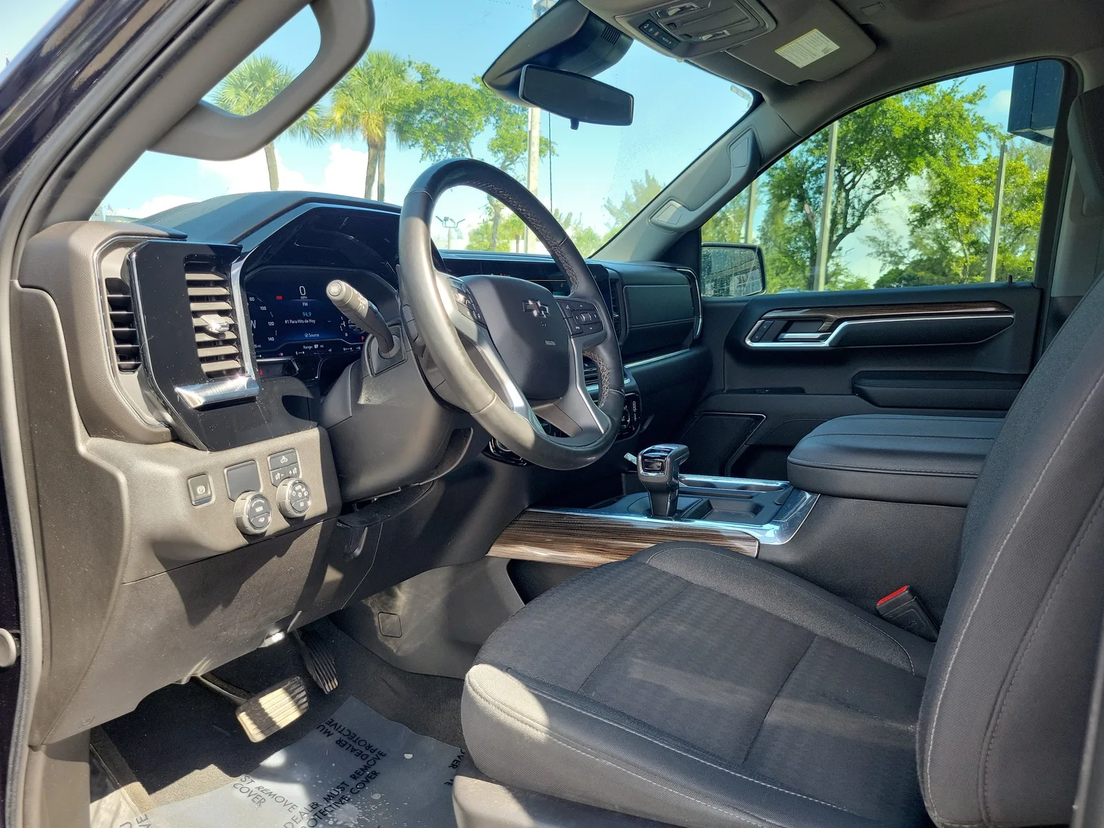 2024 Chevrolet Silverado 1500 RST photo 14