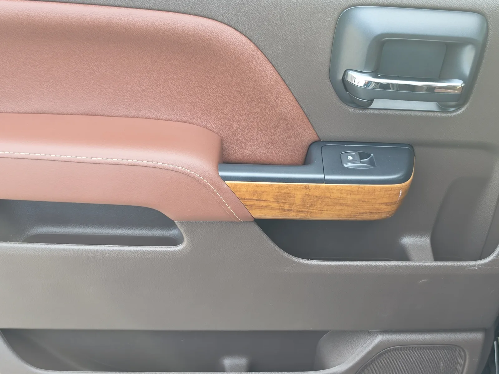 2018 Chevrolet Silverado 1500 High Country photo 9