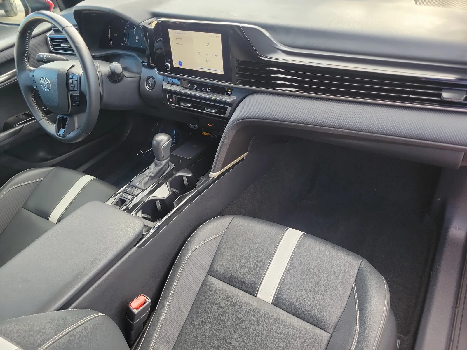 2025 Toyota Camry SE photo 16