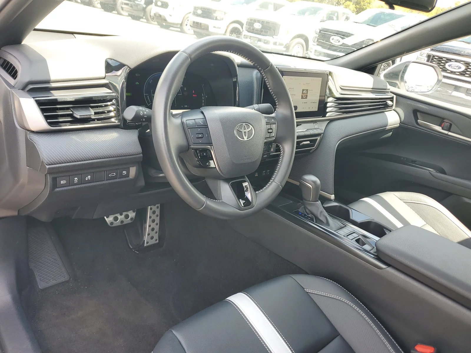 2025 Toyota Camry SE photo 8