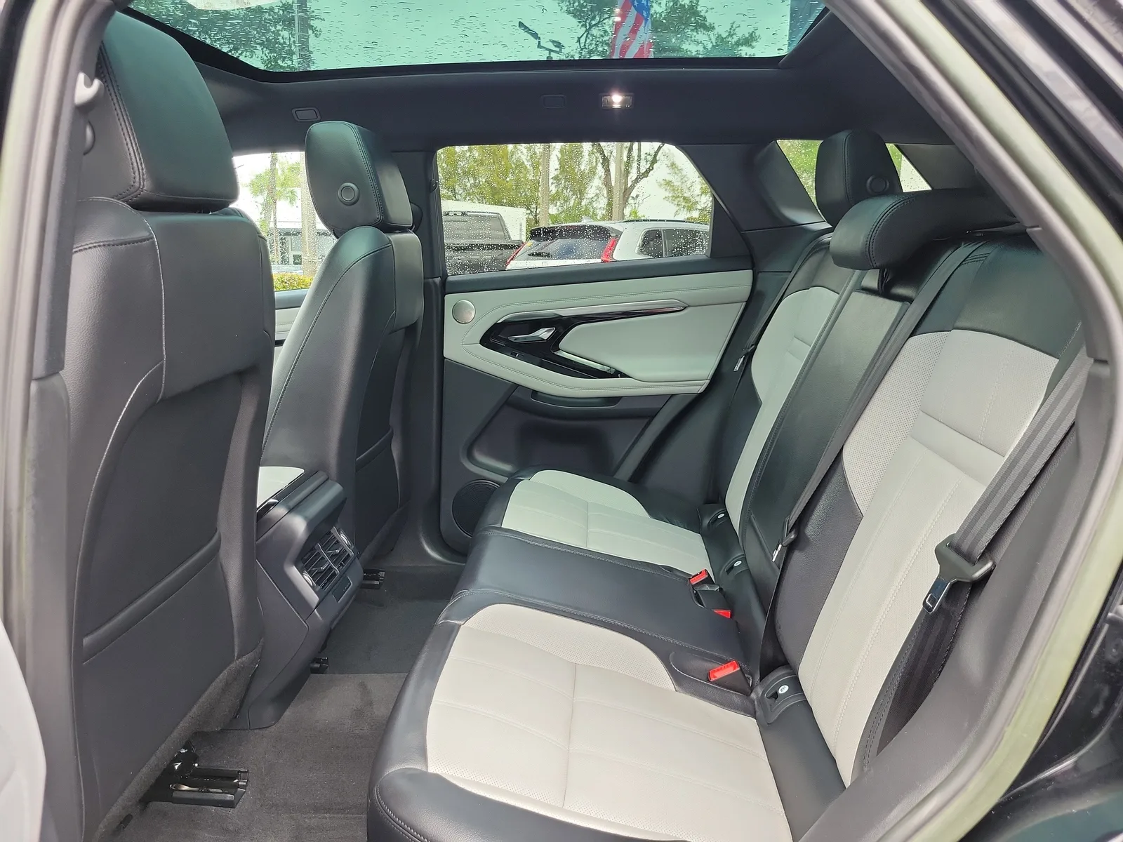 2023 Land Rover Range Rover Evoque R-Dynamic SE photo 14