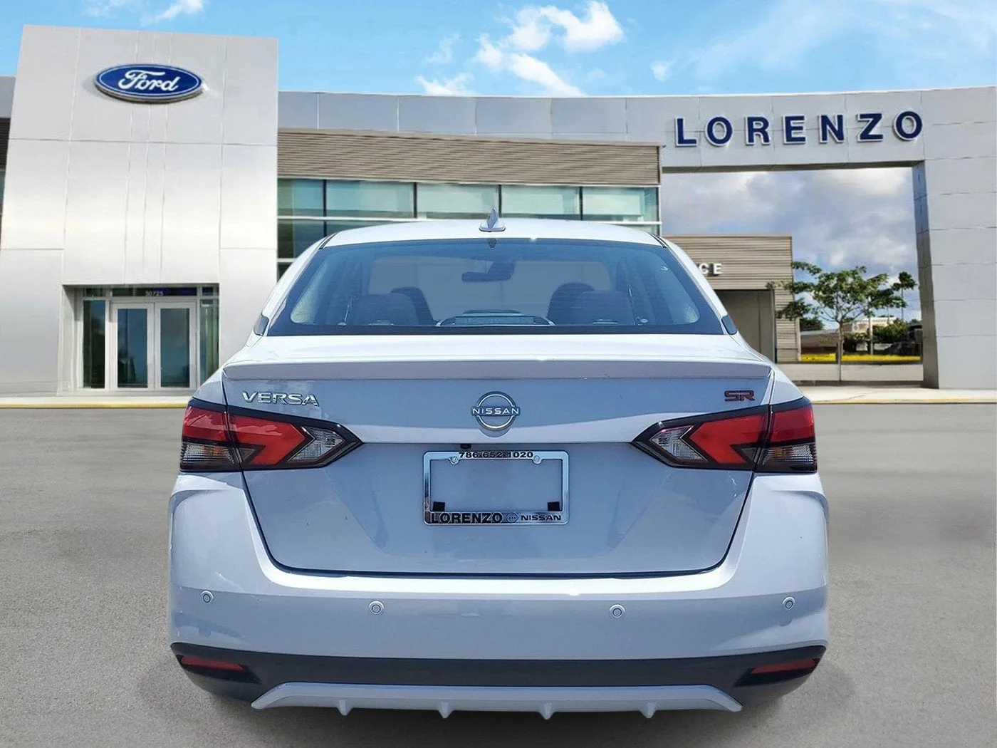 2025 Nissan Versa SR photo 5