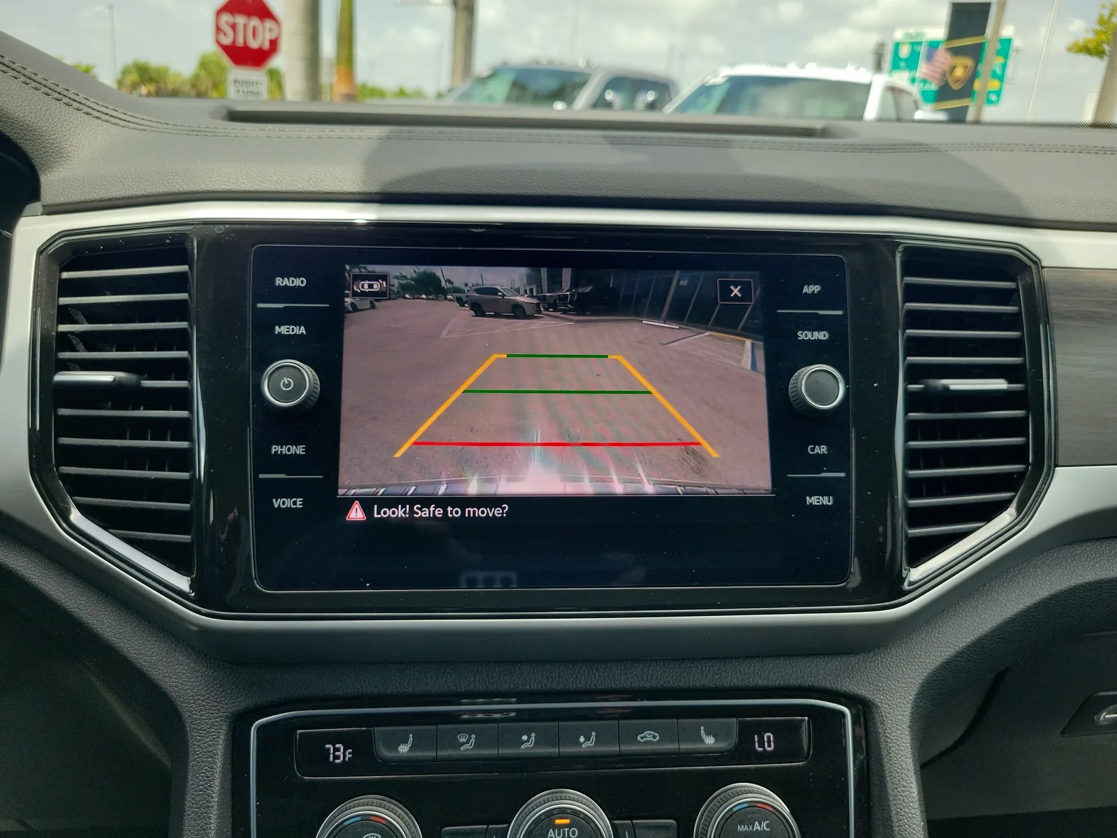 2023 Volkswagen Atlas 3.6L V6 SE w/Technology photo 10