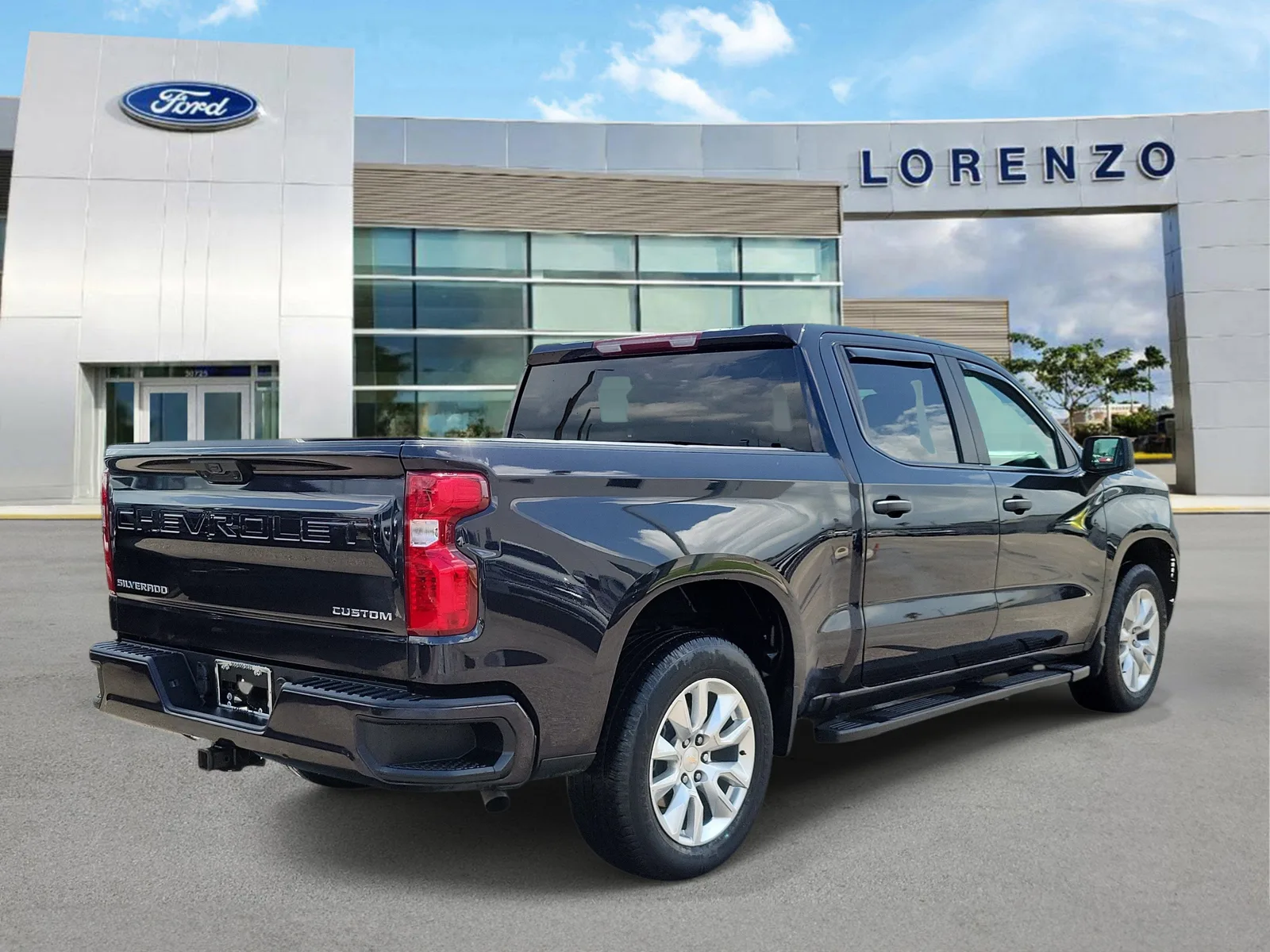 2023 Chevrolet Silverado 1500 Custom photo 5