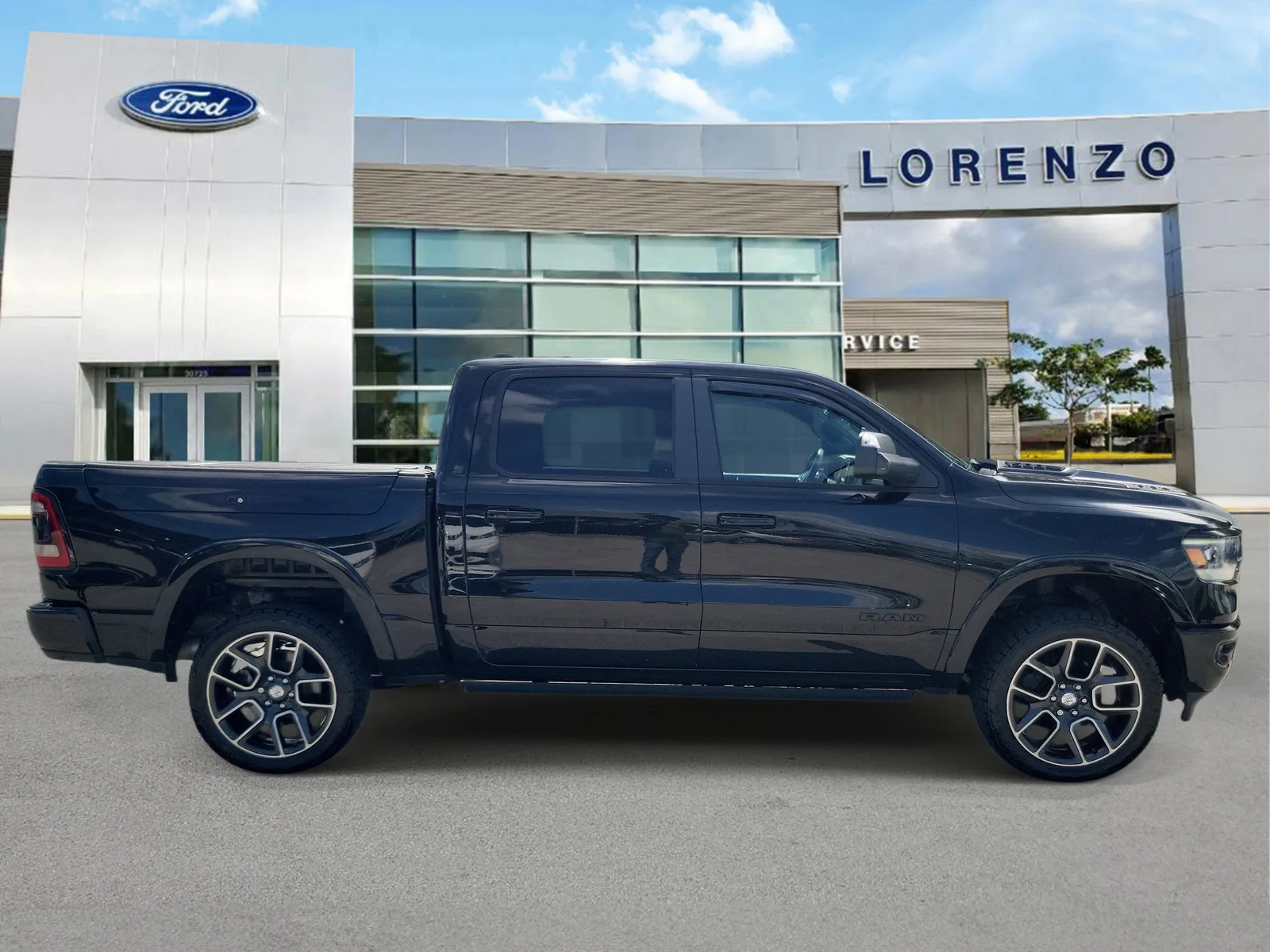 2019 RAM 1500 Laramie 4WD photo 4