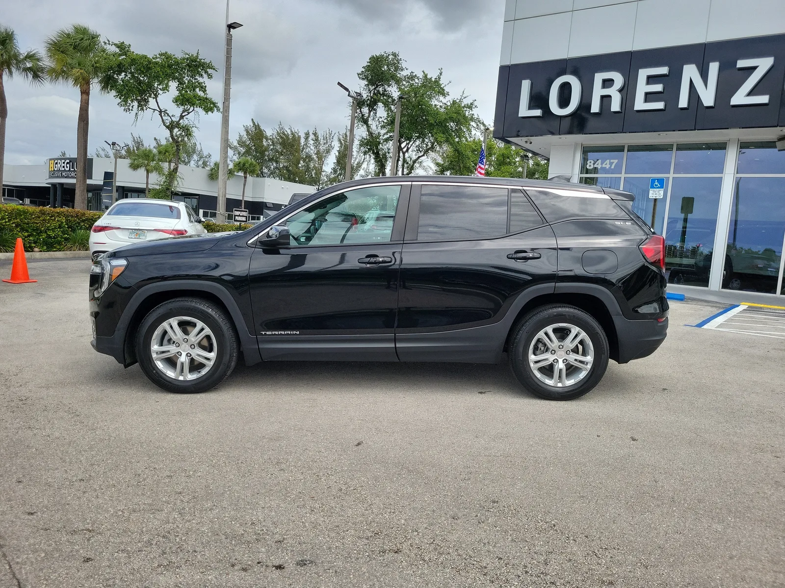 2024 GMC Terrain SLE photo 8