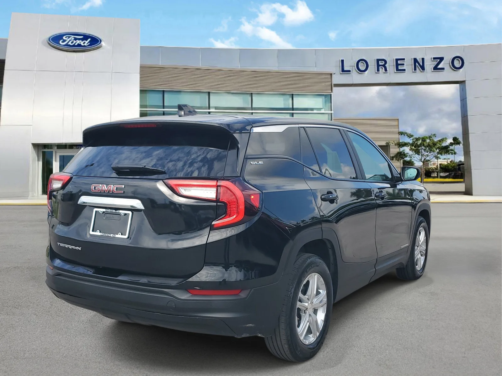 2024 GMC Terrain SLE photo 5