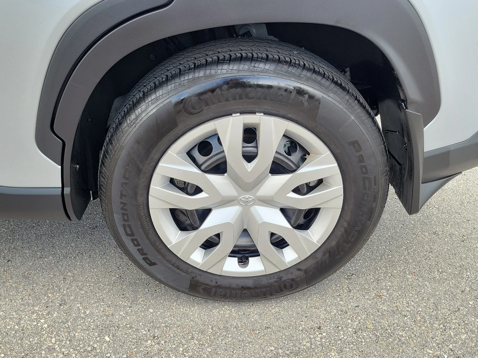 2026 Toyota Corolla Cross L photo 24