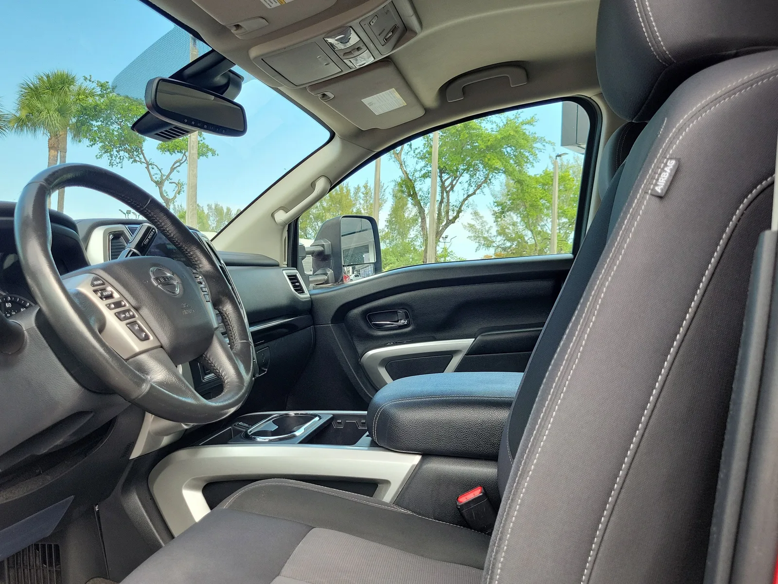 2021 Nissan Titan SV photo 11