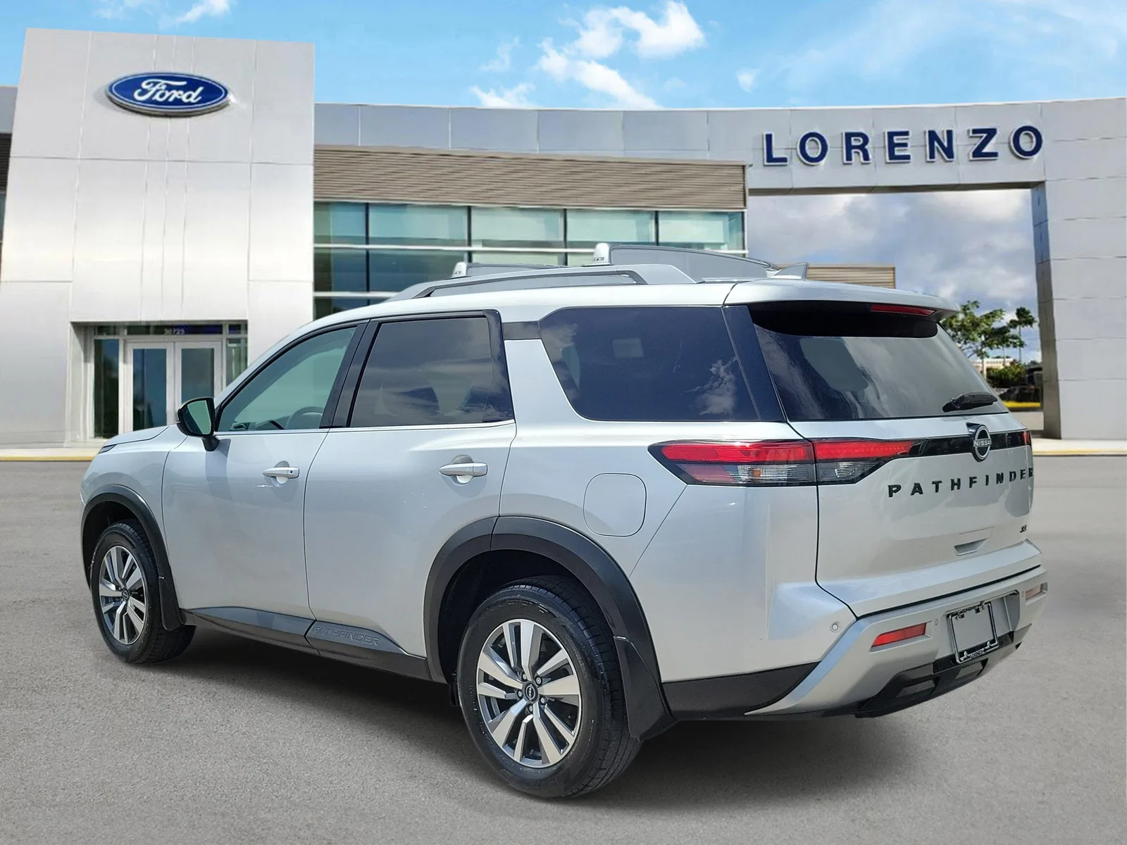 2024 Nissan Pathfinder SL photo 7