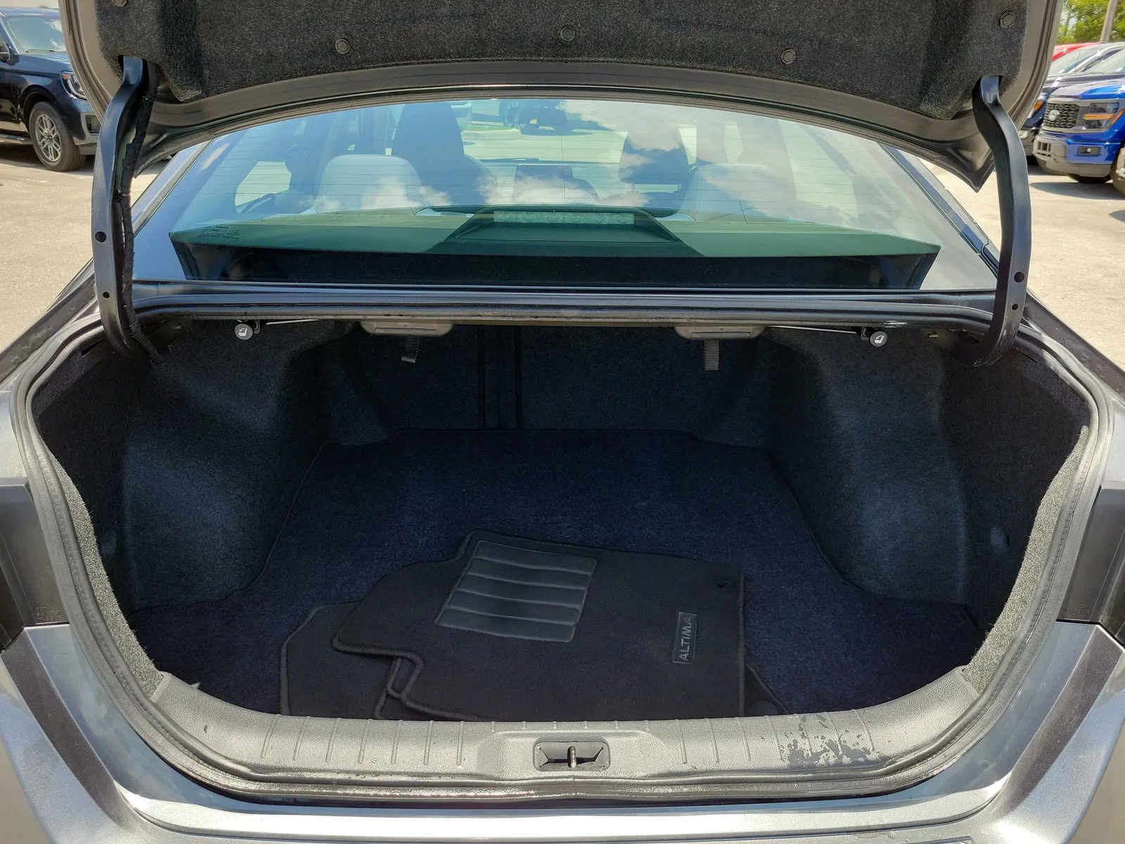 2022 Nissan Altima 2.5 SV photo 10