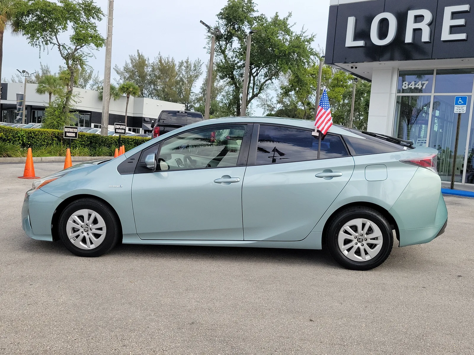 2016 Toyota Prius Two photo 8