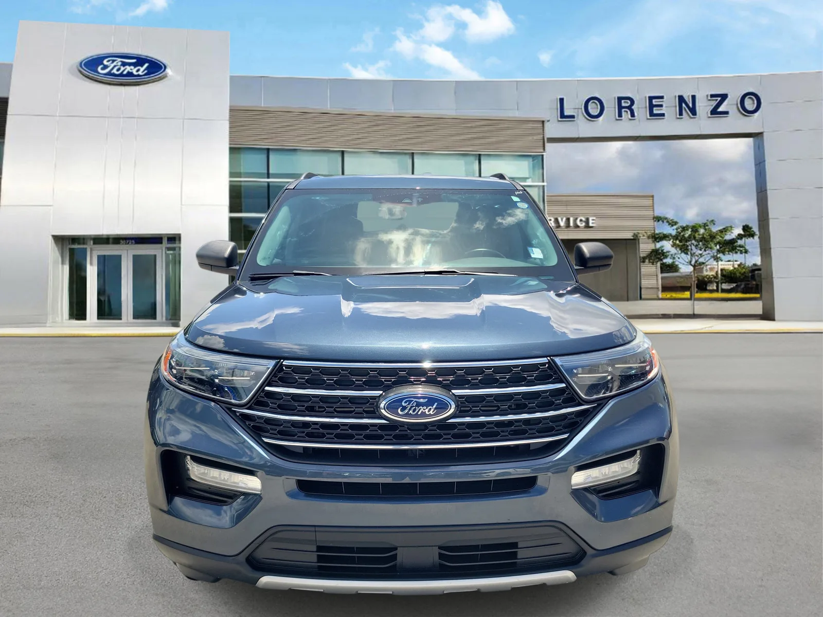 2023 Ford Explorer XLT photo 2
