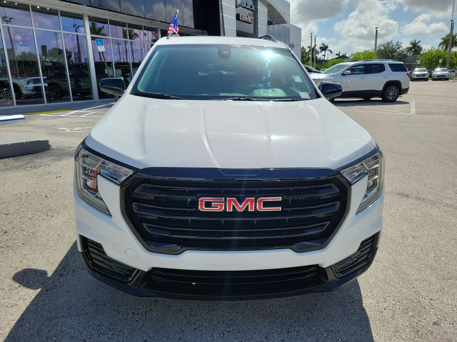 2023 GMC Terrain SLE photo 2