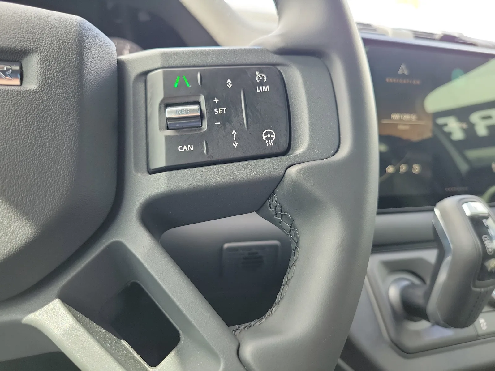 2025 Land Rover Defender S photo 22