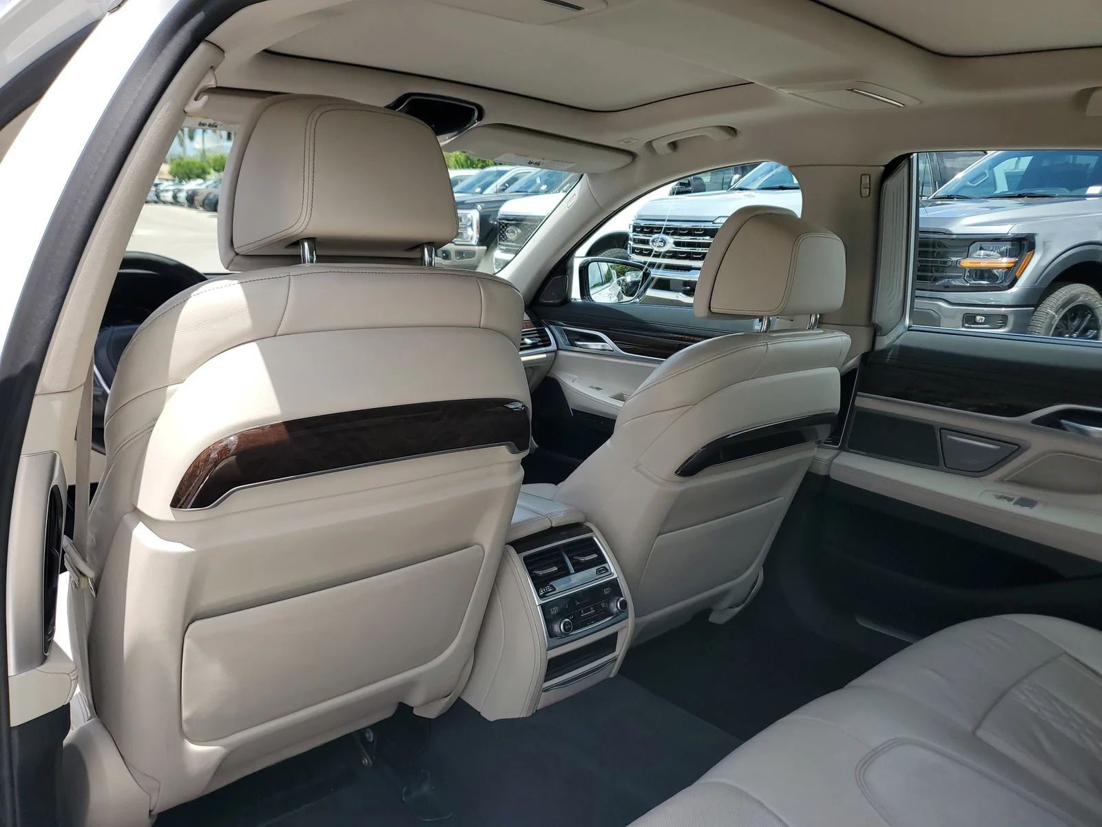 2022 BMW 7 Series 740i photo 15