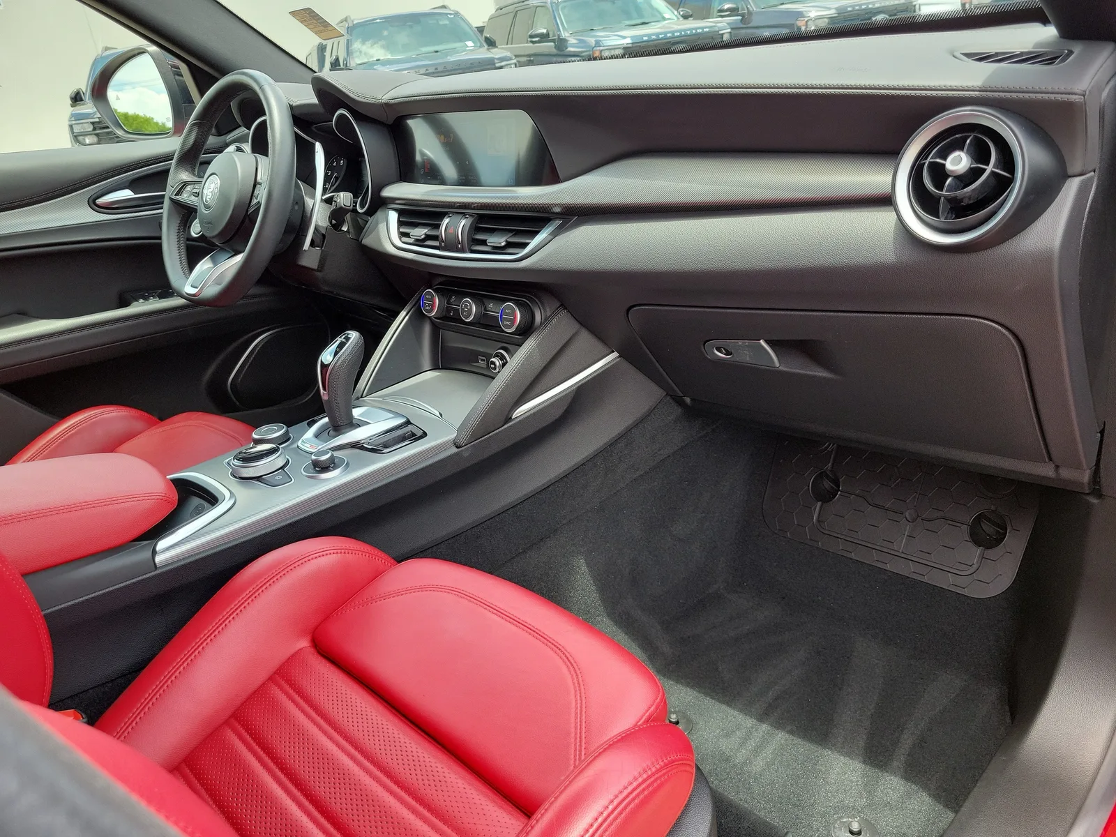2022 Alfa Romeo Stelvio Veloce 4WD photo 19