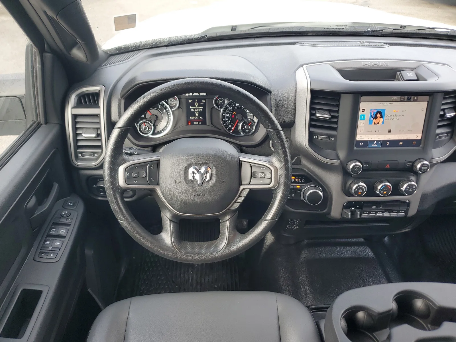 2024 RAM 3500 Tradesman 4WD photo 17