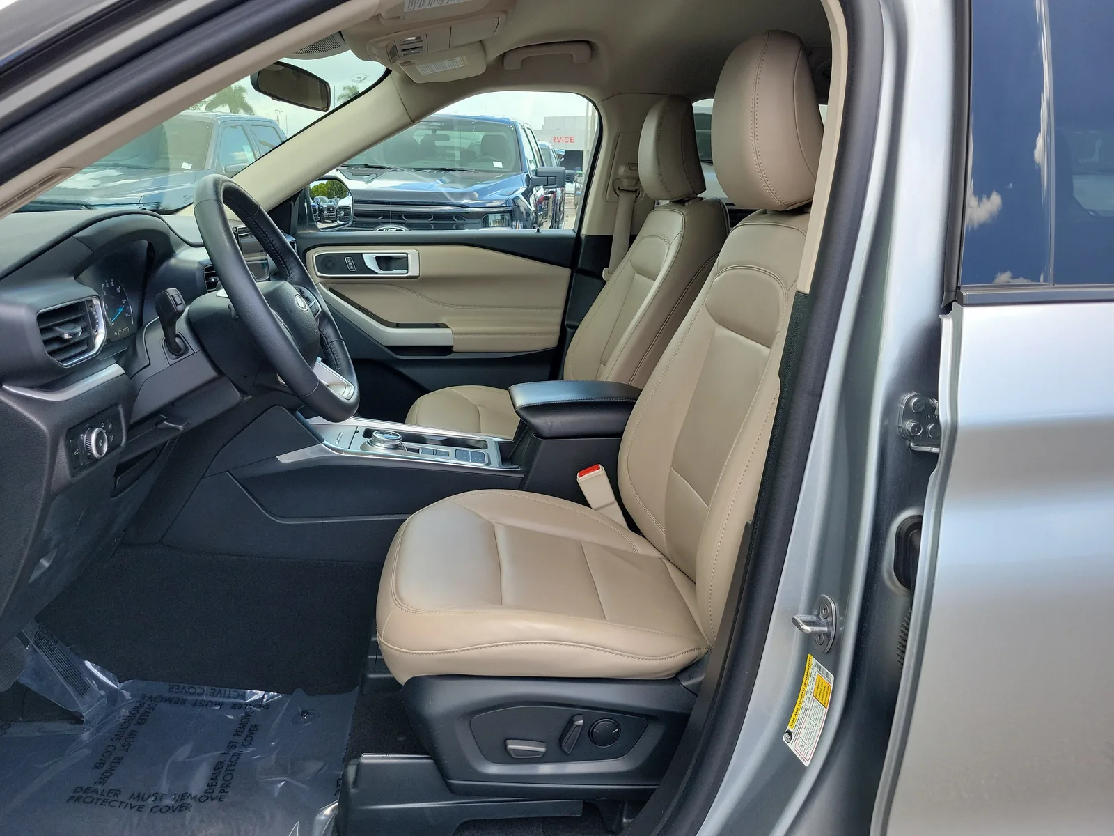 2024 Ford Explorer XLT photo 18
