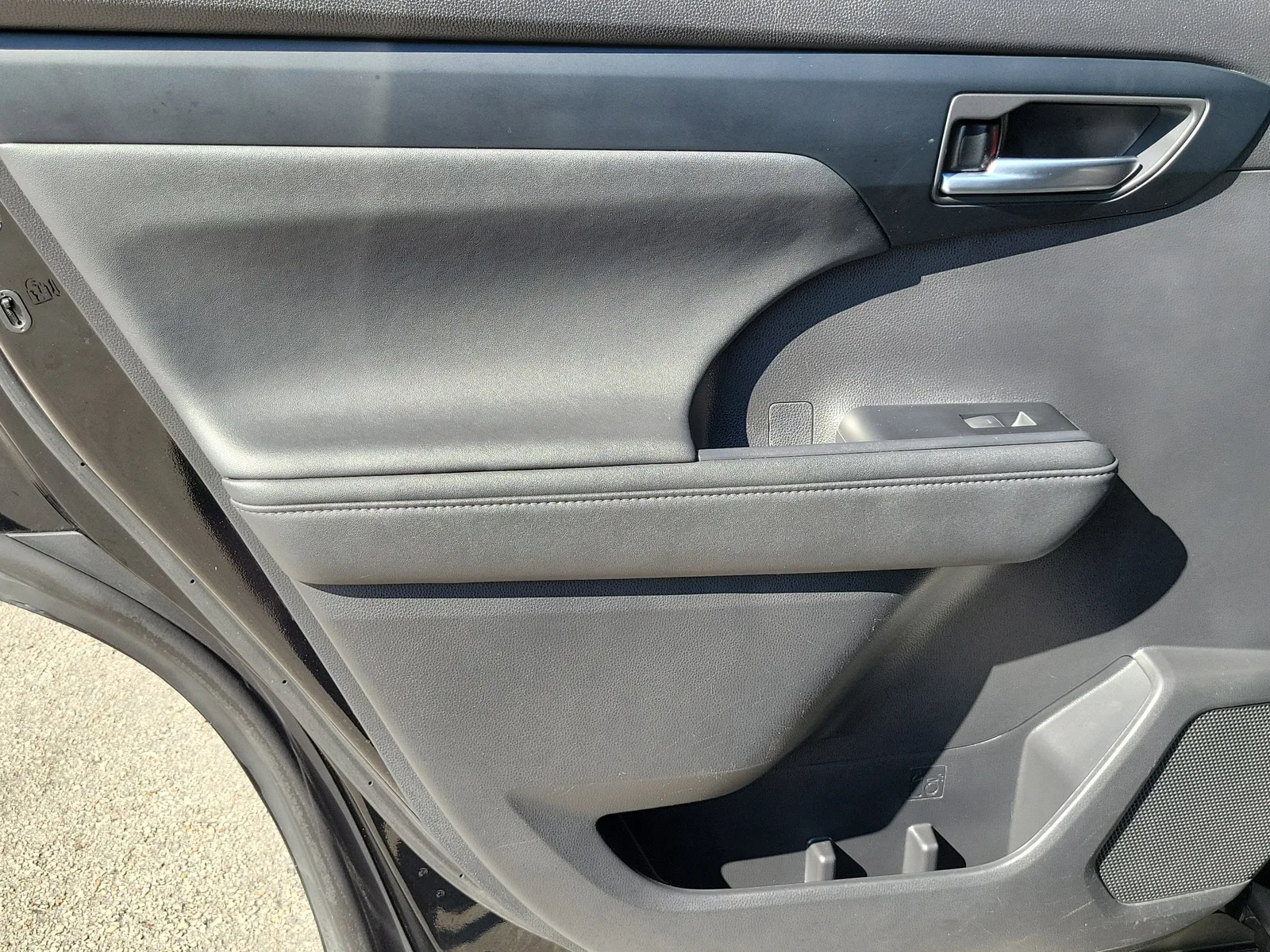 2023 Toyota Highlander L photo 27
