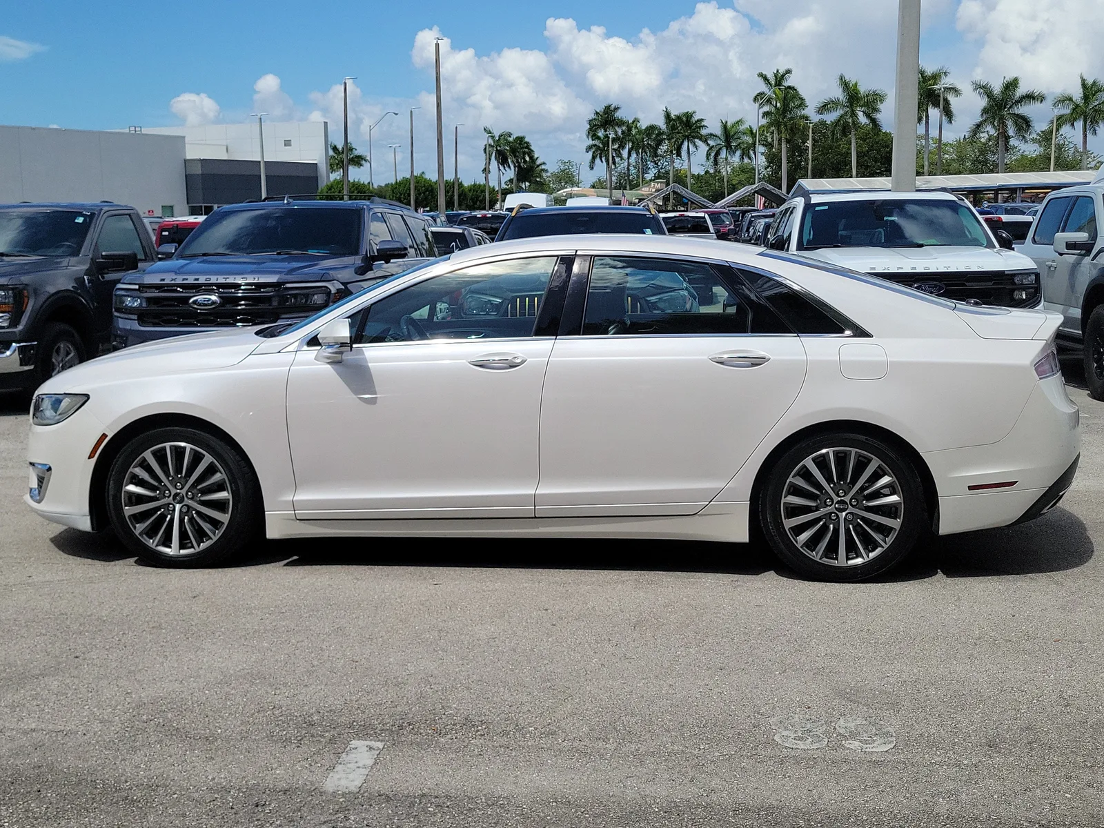 2020 Lincoln MKZ Standard photo 8