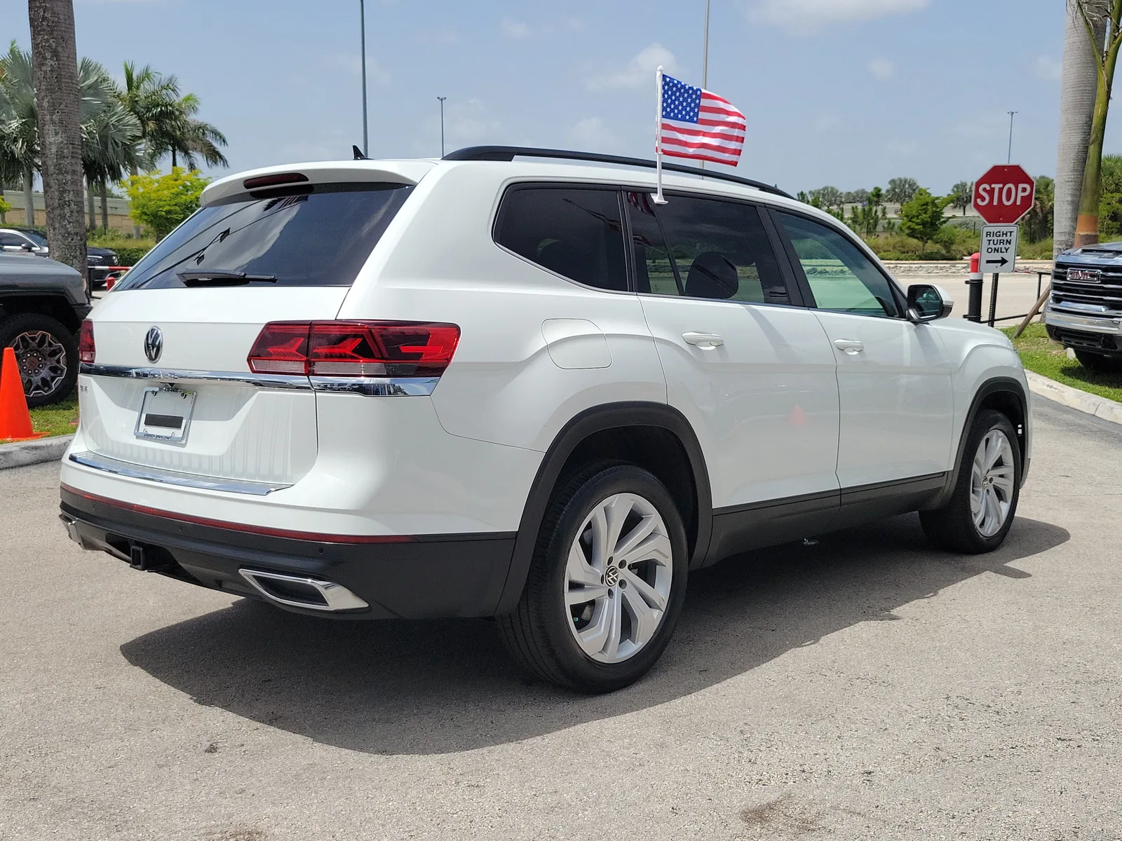 2023 Volkswagen Atlas 3.6L V6 SE w/Technology photo 5