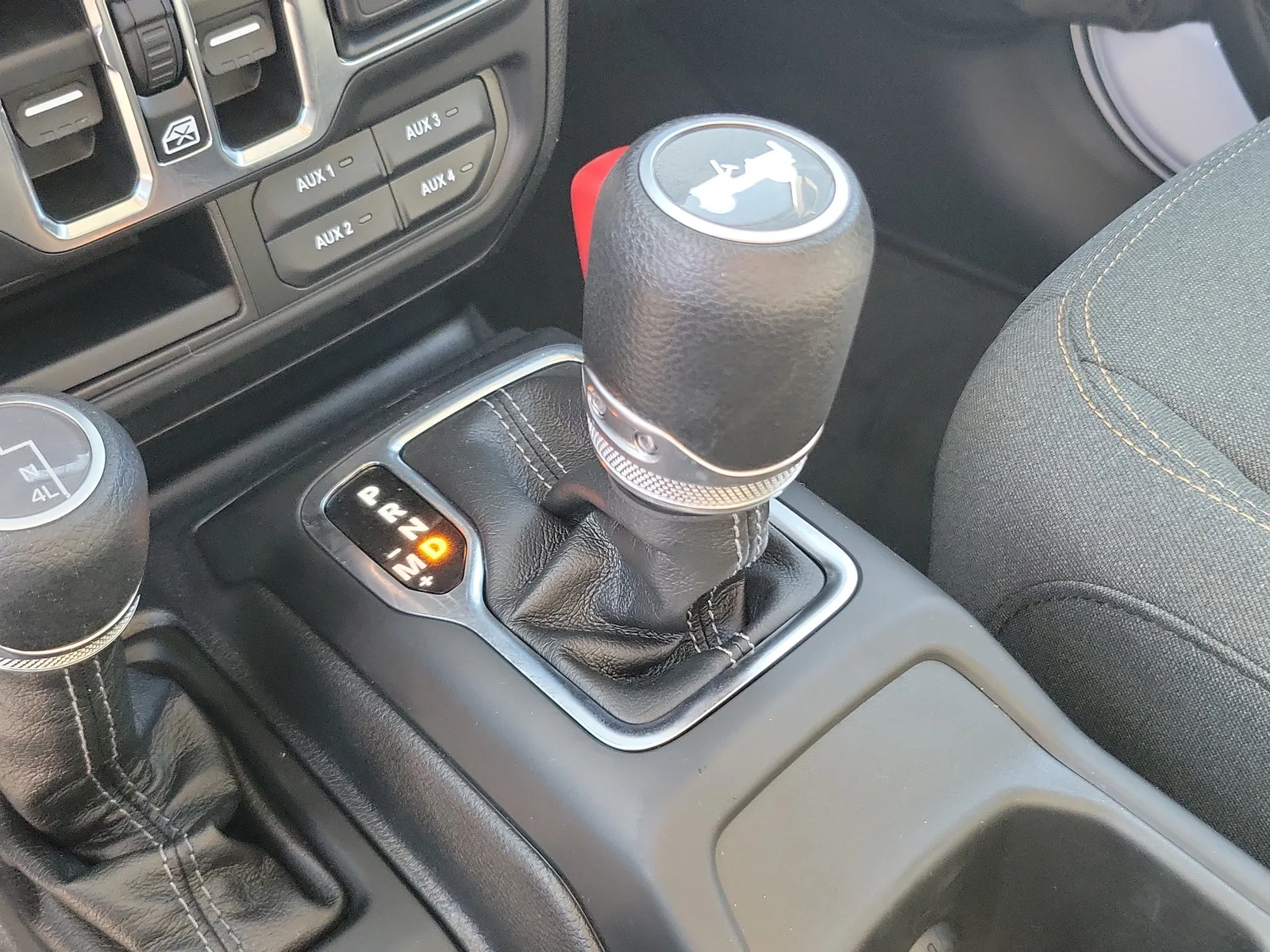 2024 Jeep Wrangler Sport S 4WD photo 26
